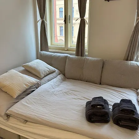Flat With Balcony And Garage * פראג