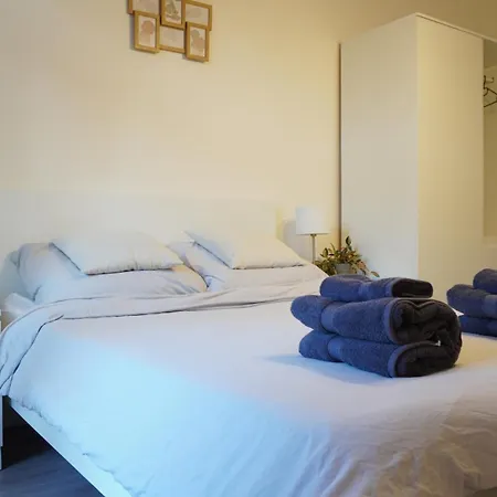 아파트 Flat With Balcony And Garage 프라하