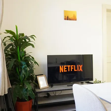 Flat With Balcony And Garage דירה *