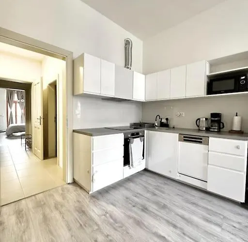 아파트 Flat With Balcony And Garage 프라하