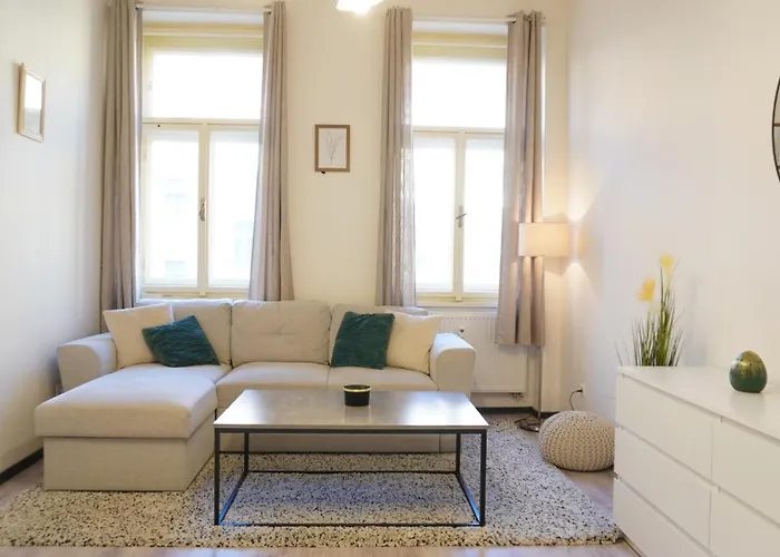 Flat With Balcony And Garage 아파트