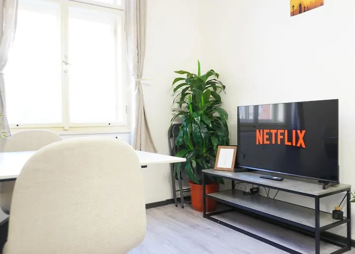 Flat With Balcony And Garage 프라하