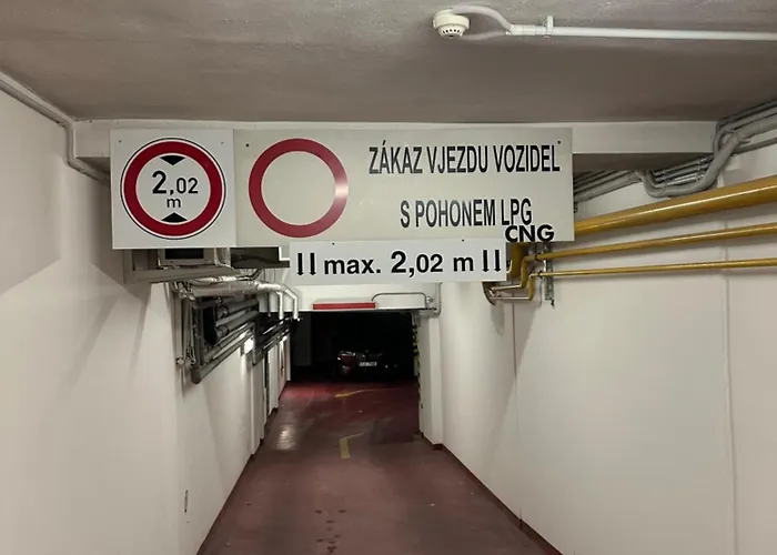 Flat With Balcony And Garage * Praga