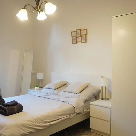 Lejlighed Flat With Balcony And Garage