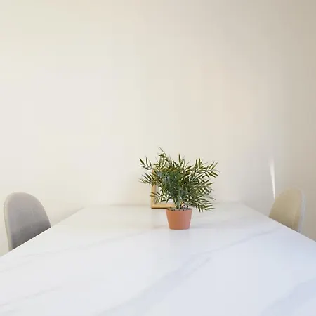 Flat With Balcony And Garage Apartamento Praga