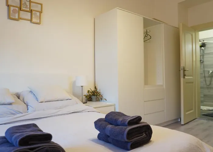 דירה Flat With Balcony And Garage *