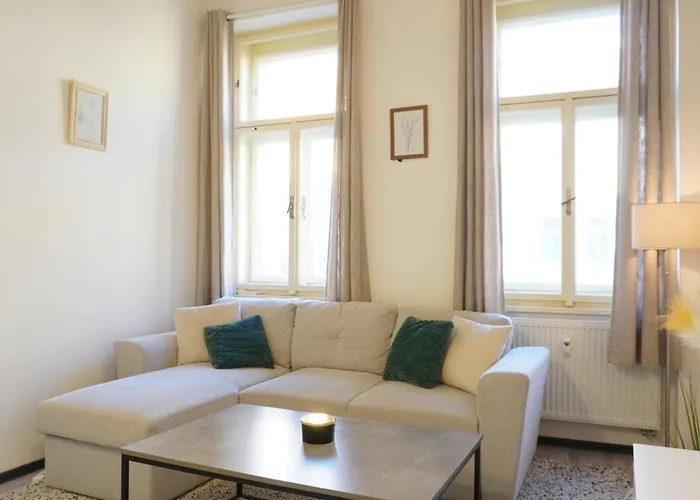 Flat With Balcony And Garage פראג