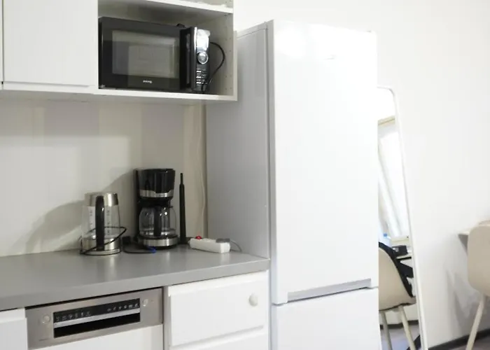 דירה Flat With Balcony And Garage
