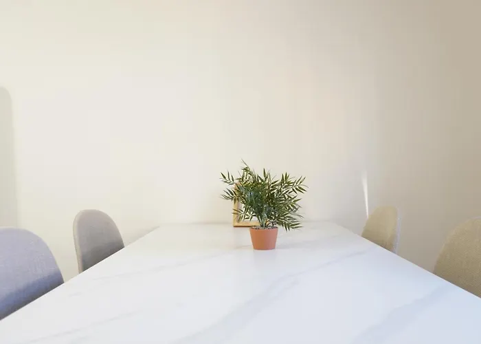 Flat With Balcony And Garage דירה פראג
